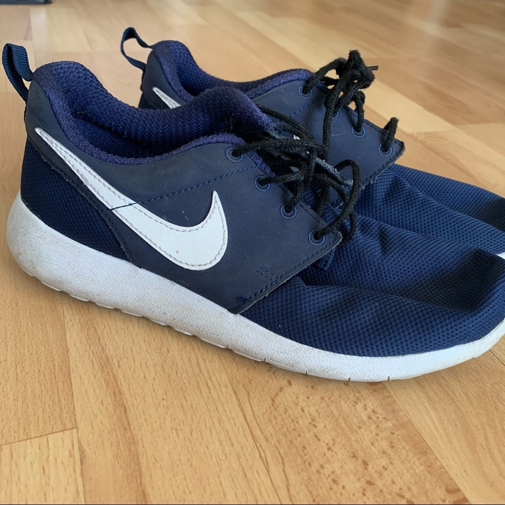 Nike roshe shoes